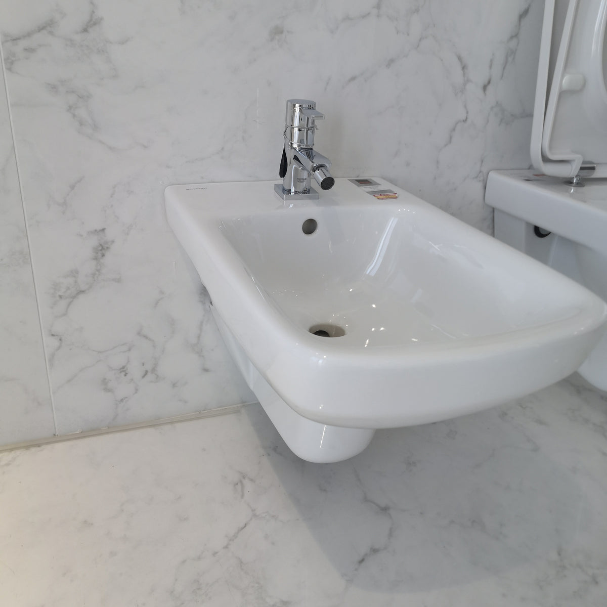 500.271.01.1 ABALONA SQUARE WALL-HUNG BIDET WHITE GEBERIT - 15 PCS