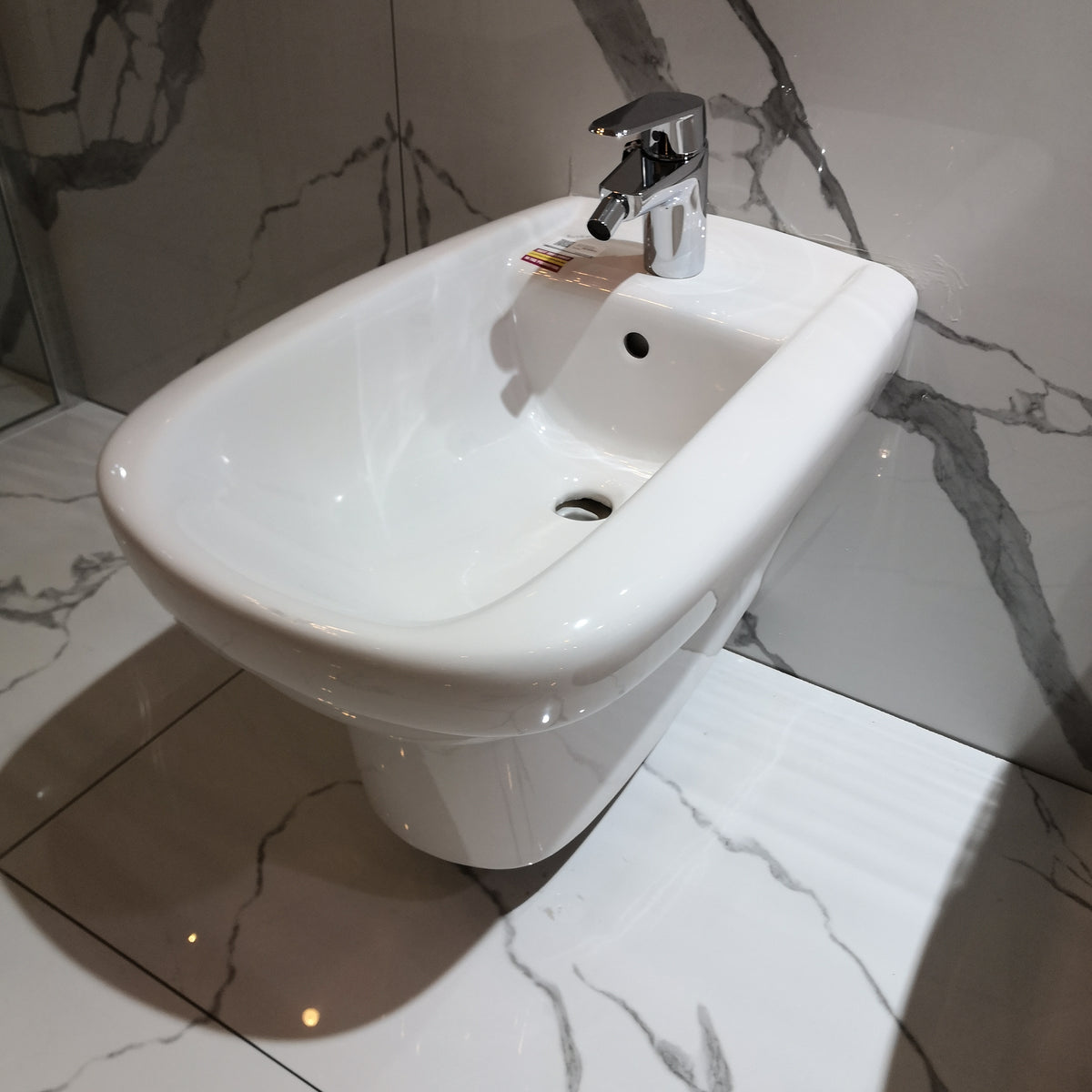 NV3411WH ENVY WALL HUNG BIDET TWYFORD - 42 PCS