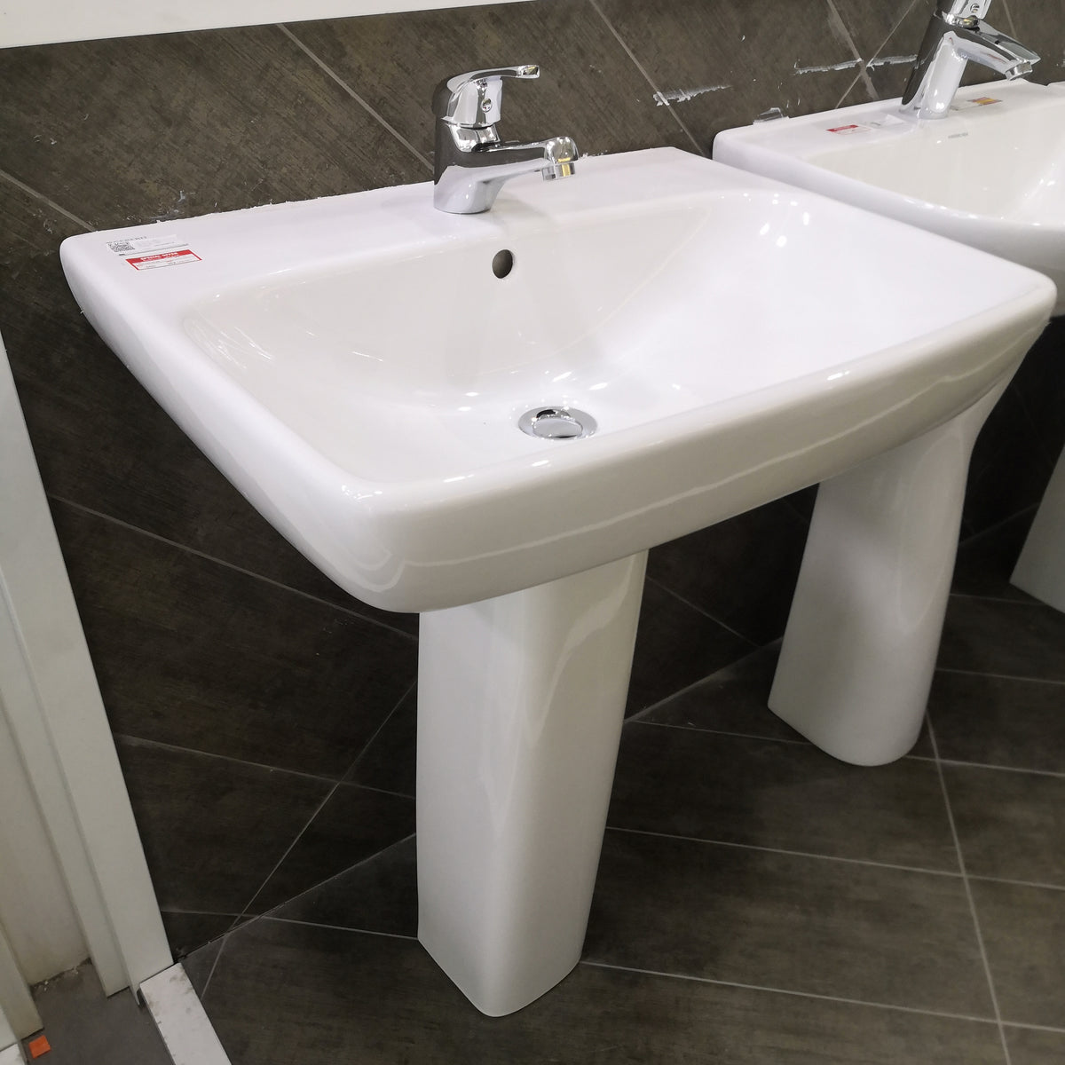 500.300.01.1 ABALONA SQUARE WASHBASIN B=60CM WHITE GEBERIT - 5 PCS