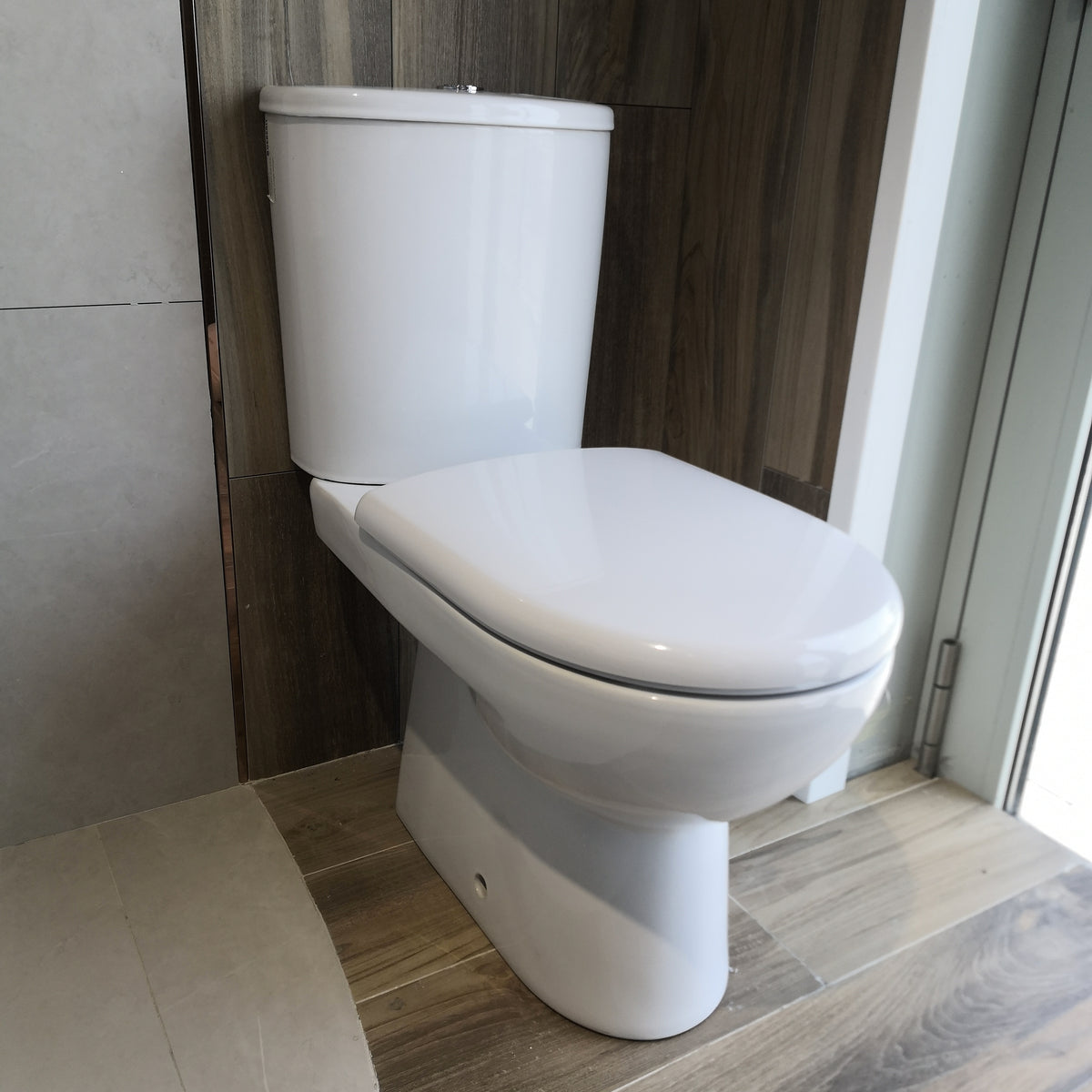 500.151.01.1 SELNOVA FLOOR-STANDING WC FOR CLOSE-COUPLED EXPOSED CISTERN GEBERIT - 62 PCS
