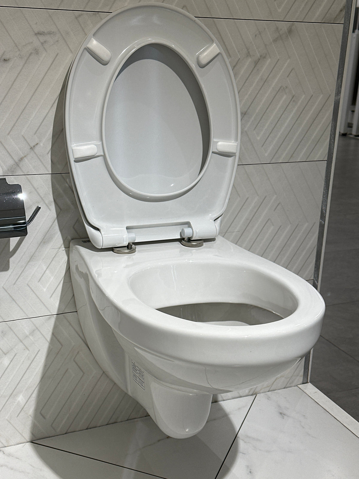 39491000 BAU CERAMIC WALL HUNG WC - GROHE - -11 PCS
