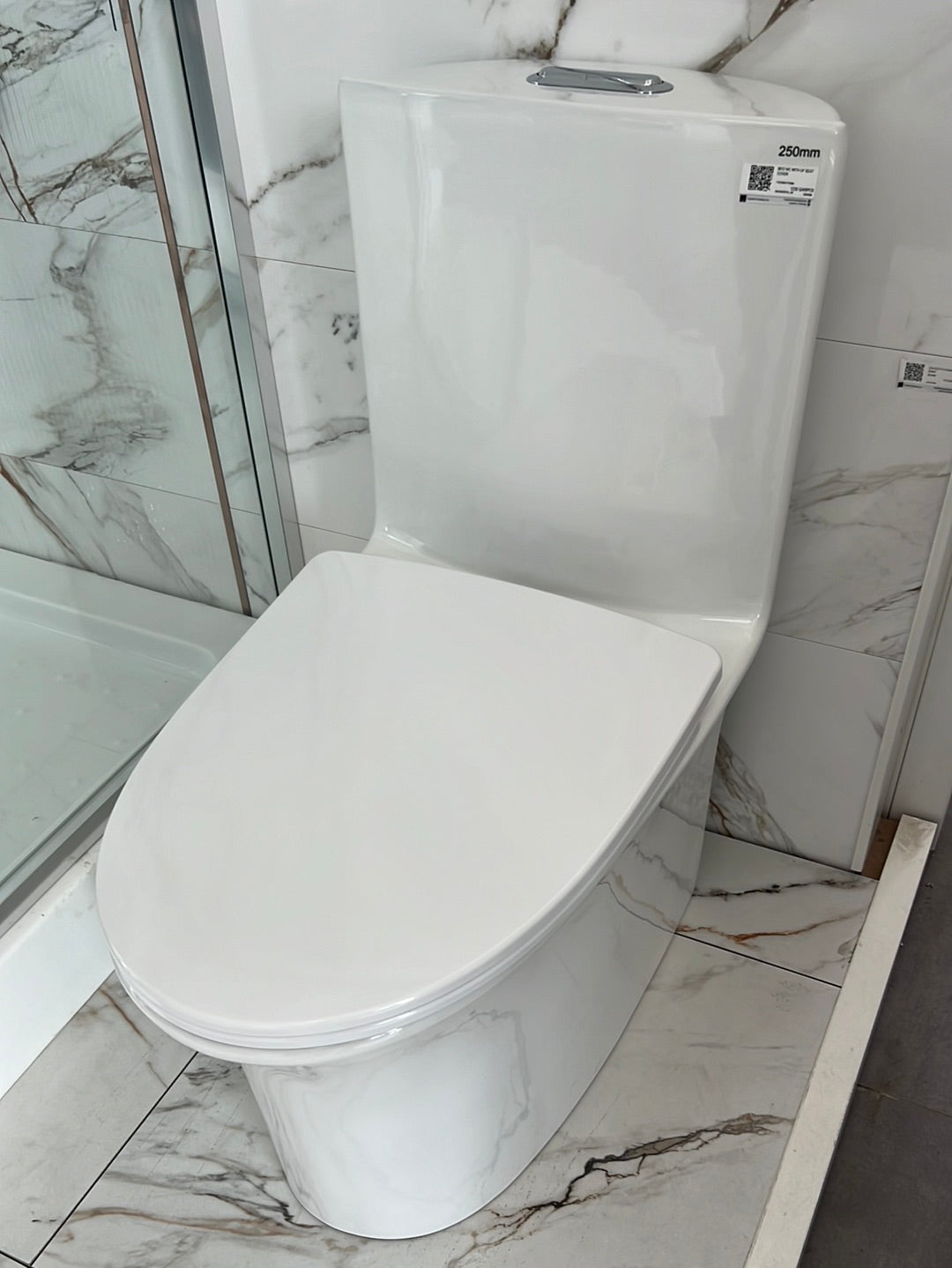8612 CERAMIC TOILET S-TRAP 710X390X770MM WITH UF SEAT COVER, R&T MECHANISM - WONDERFUL HK - 0 PCS