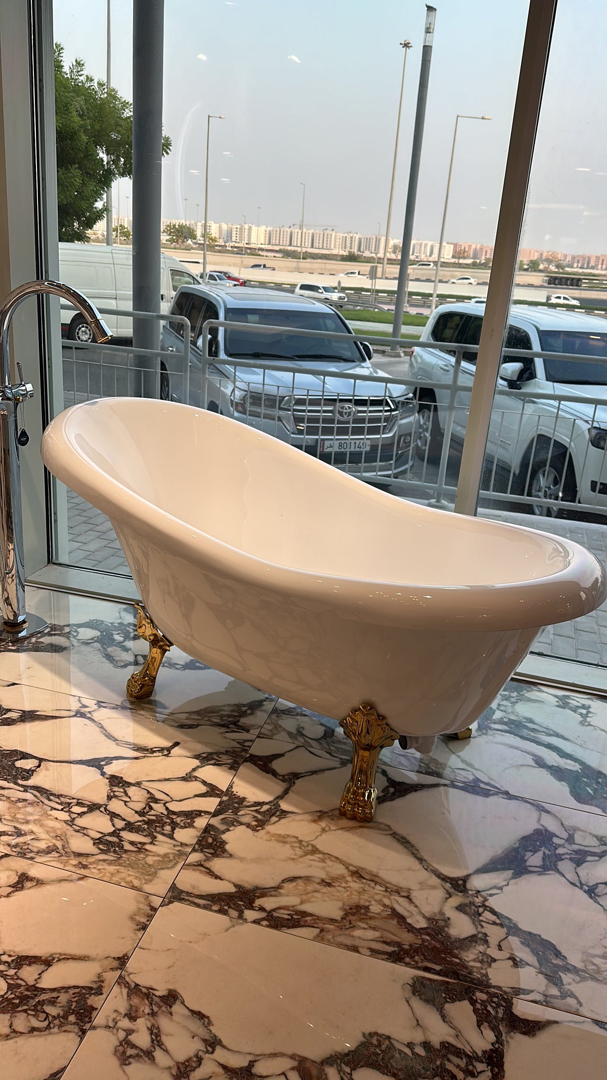 BA01 ACRYLIC BATHTUB 1700 MM GOLD COLOR LEG- WONDERFUL HK - -2 PCS