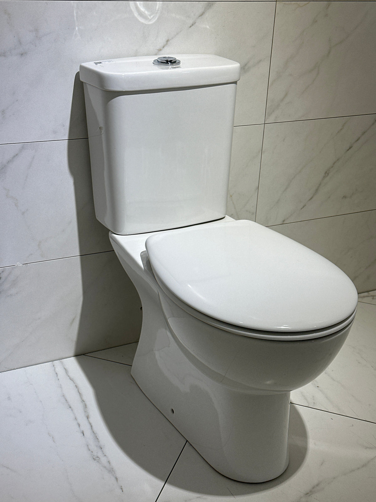 39429000 BAU CERAMIC FLOOR STANDING WC - GROHE - 186 PCS