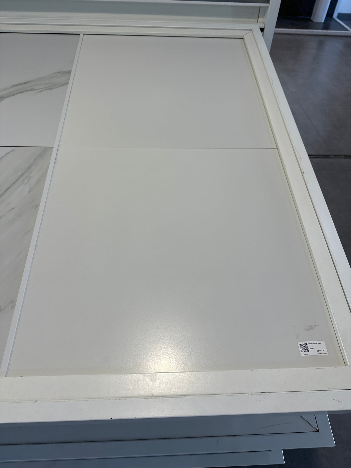 WHITE VC PORCELAIN 60X60 CM SOMANY INDIA - 12 M2