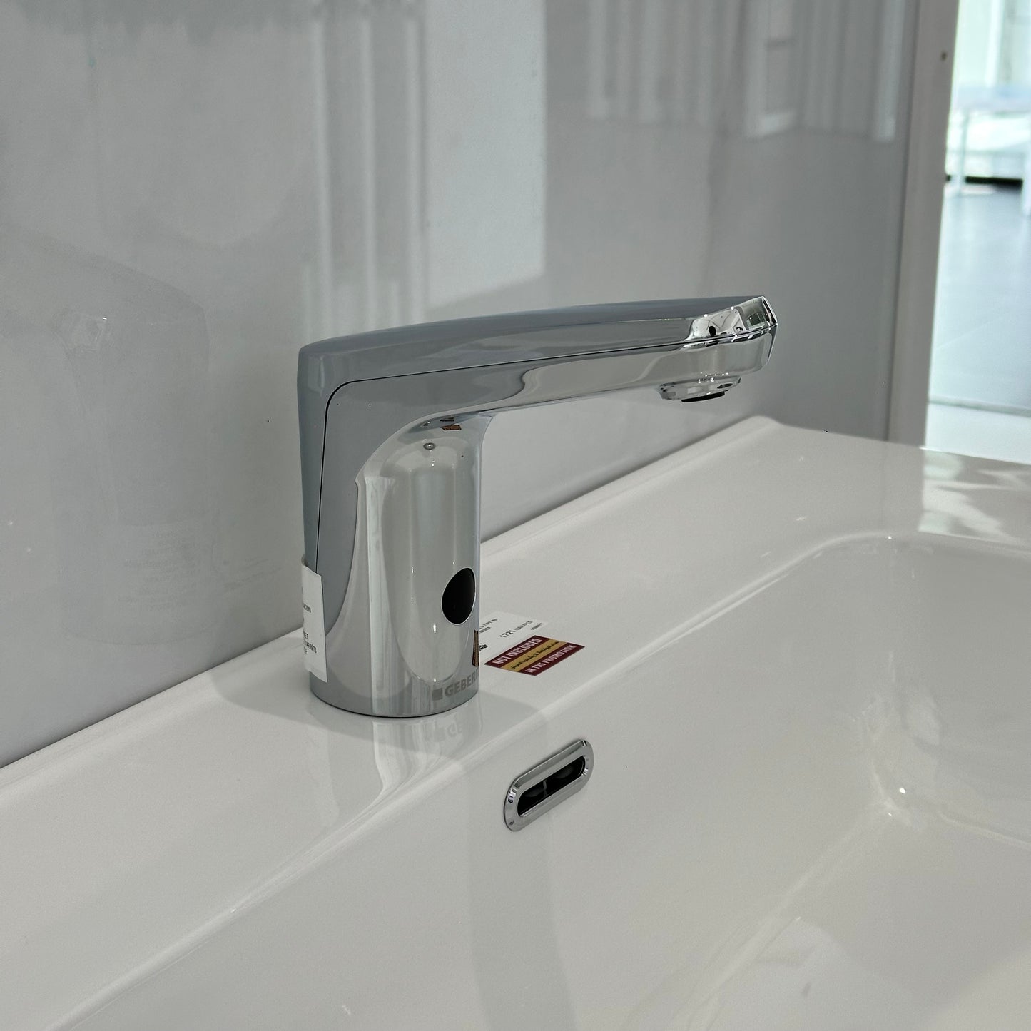 116.132.21.5 TYPE 80 WASHBASIN TAP, BATTERY OPERATION - GEBERIT - 27 PCS
