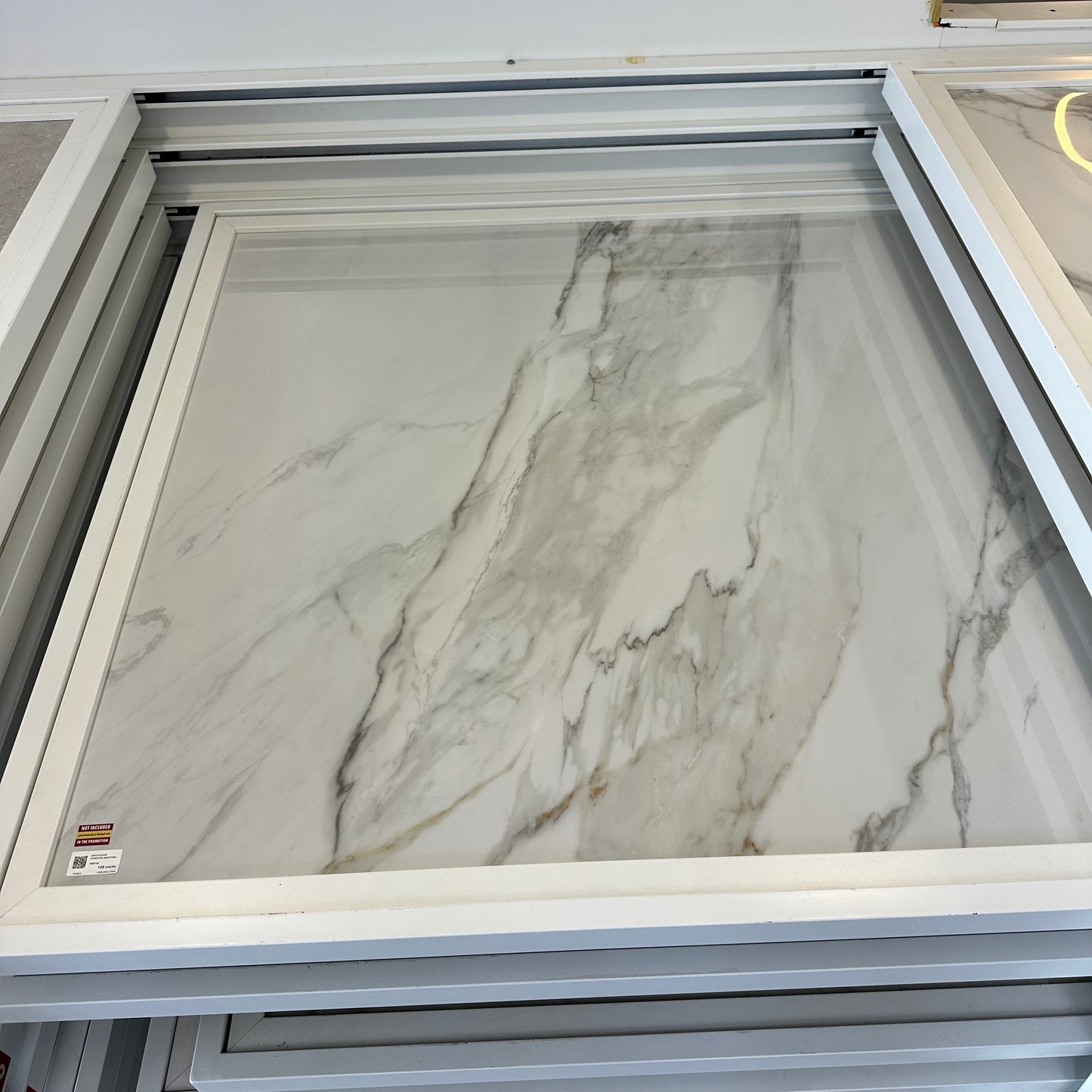 QWI12P3533M CALACATTA GOLD PORCELAIN 120X120CM - OVERLAND - 1 M2