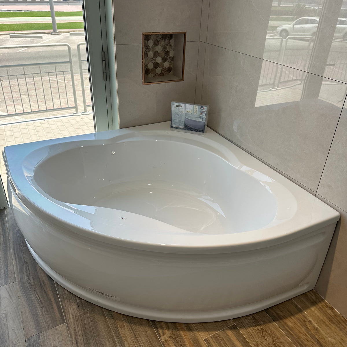 B1108 LAGUNA ACRYLIC CORNER BATH TUB 145X145 CM 5MM WHITE TROJAN UK - 0 PCS