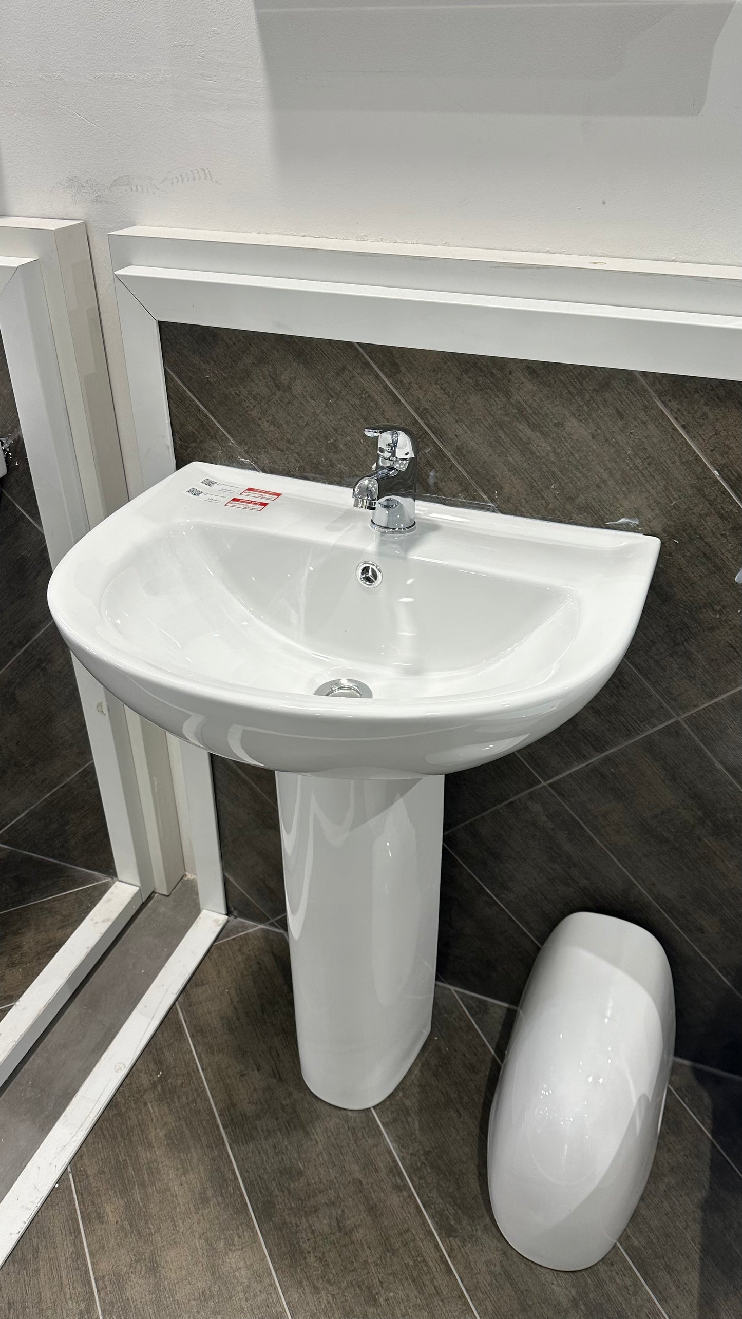 216 WASH BASIN WITH FULL PEDESTAL 545X435X860MM - WONDERFUL HK - 126 PCS