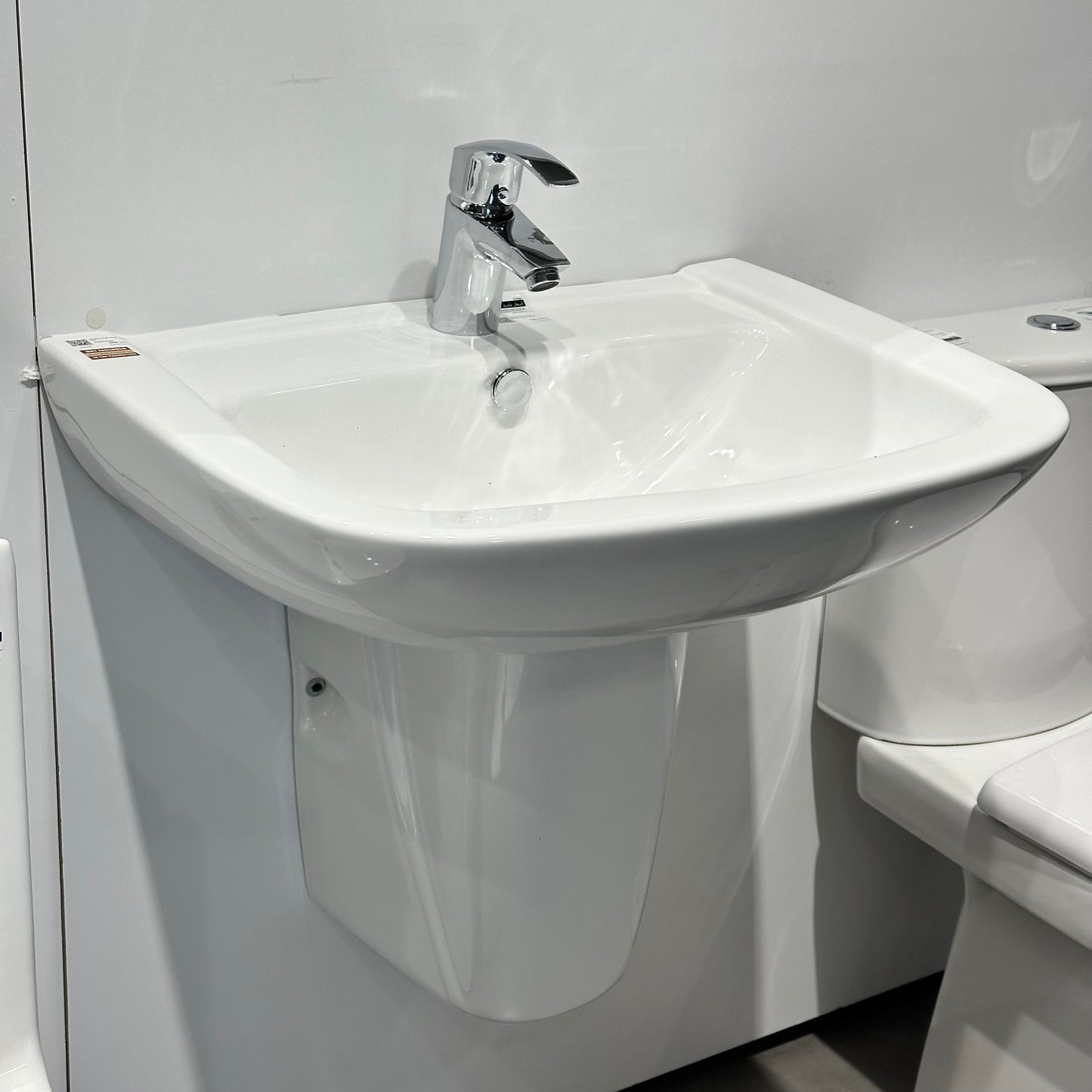 B32430 WASH BASIN HALF PEDESTAL 610X470X560MM - WONDERFUL HK - 37 PCS