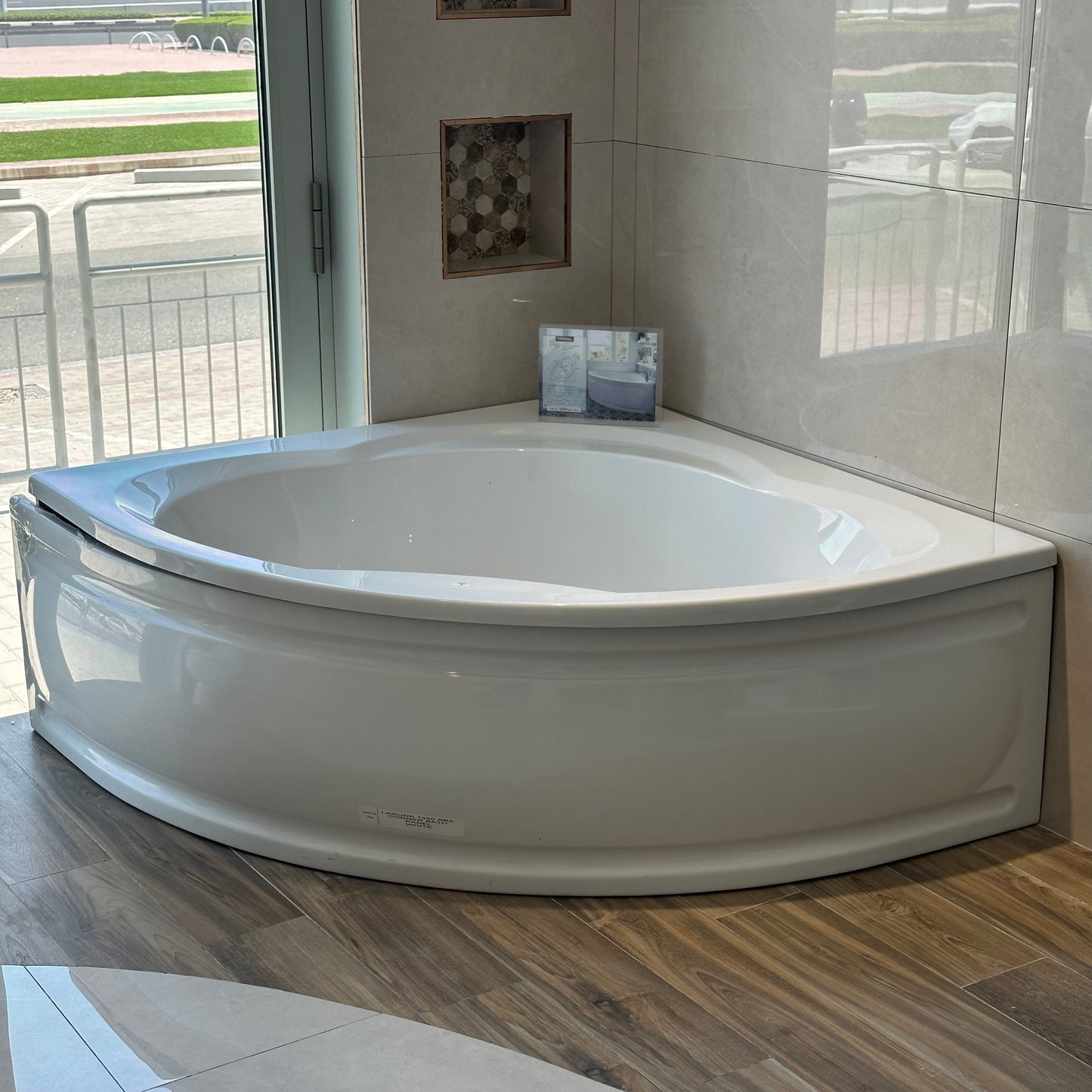 B1108 LAGUNA ACRYLIC CORNER BATH TUB 145X145 CM 5MM WHITE TROJAN UK - 0 PCS