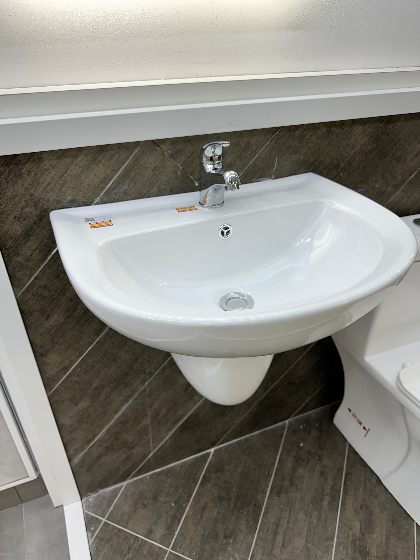 216H WASH BASIN WITH HALF PEDESTAL 545X435X570MM - WONDERFUL HK - 0 PCS