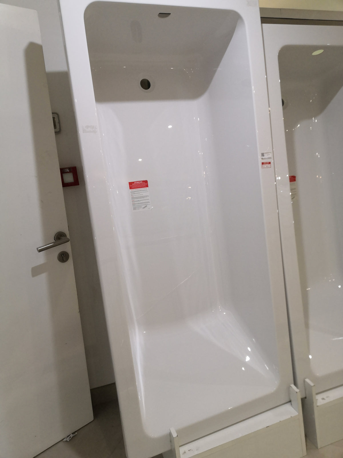 B0743 SOLARNA SE ACRYLIC BATHTUB 180X80 CM-TROJAN UK - 0 PCS
