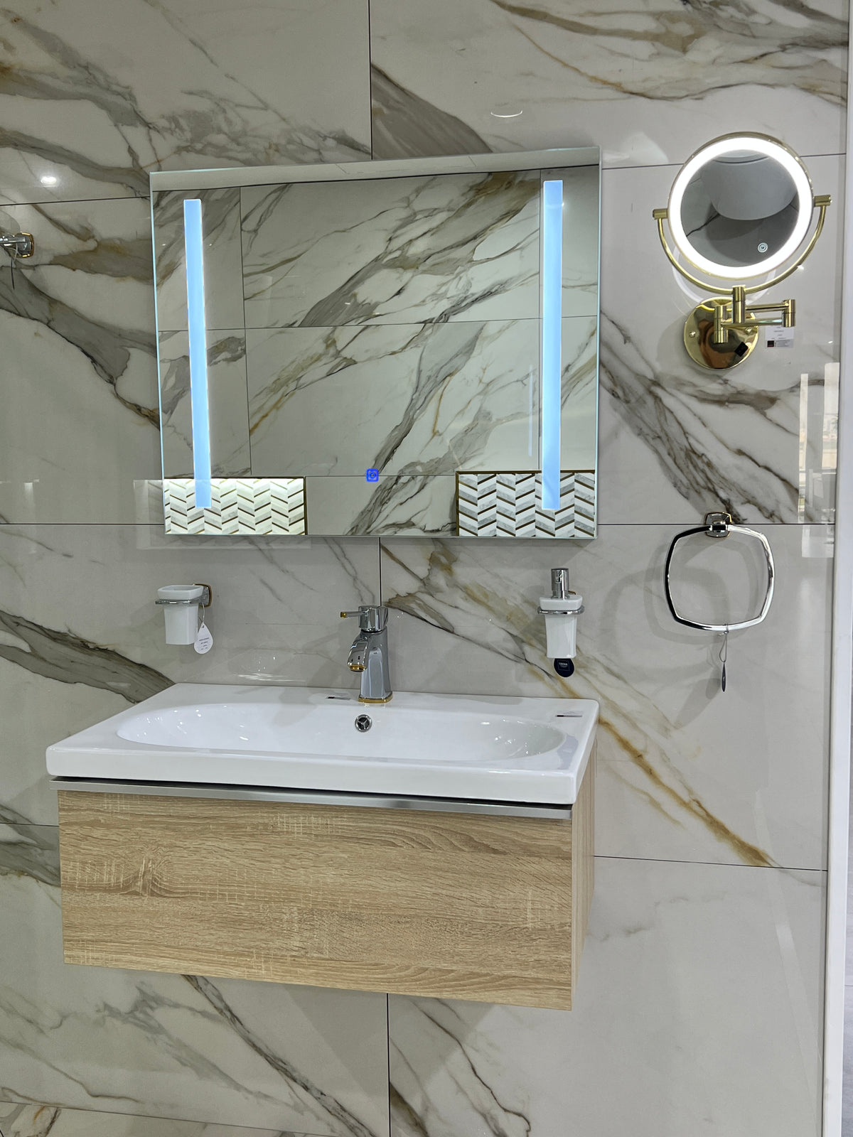 WB03 CERAMIC BASIN WITH CABINET & MIRROR  900X490X320 MM- WONDERFUL HK - 0 SET