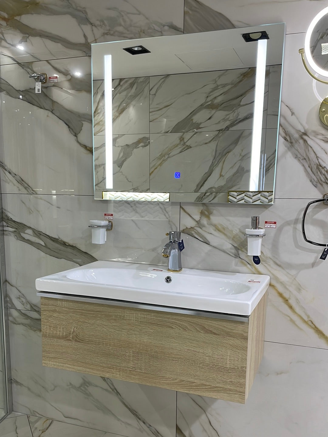 WB03 CERAMIC BASIN WITH CABINET & MIRROR  900X490X320 MM- WONDERFUL HK - 0 SET